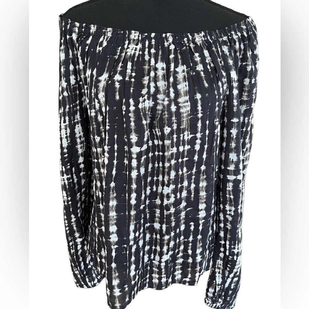 SANTUARY black/ white/taupe relaxed fit off shoulder top, size XL